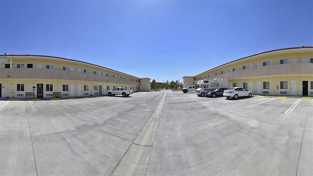 Baymont By Wyndham Ridgecrest Motel Buitenkant foto