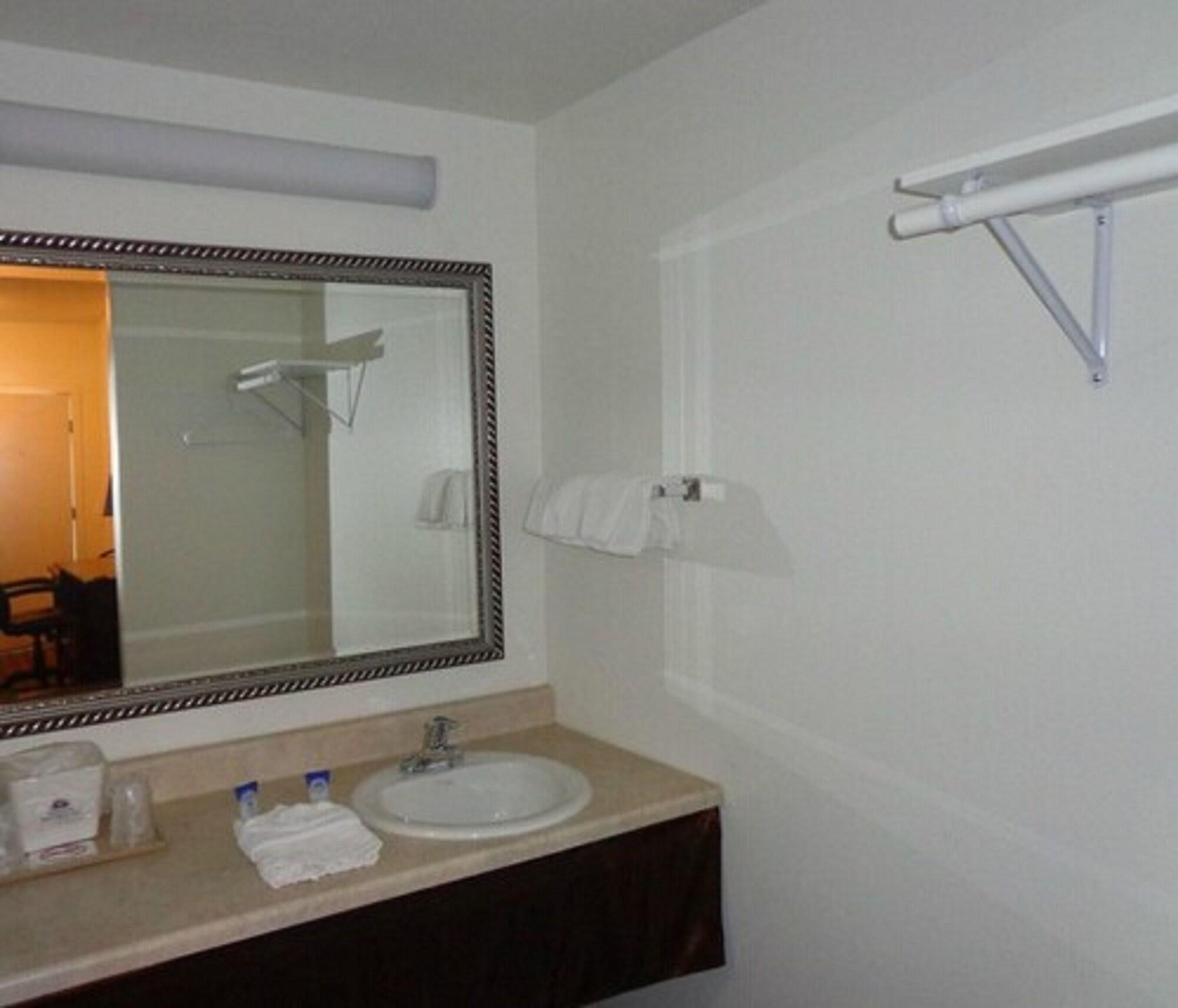 Baymont By Wyndham Ridgecrest Motel Buitenkant foto