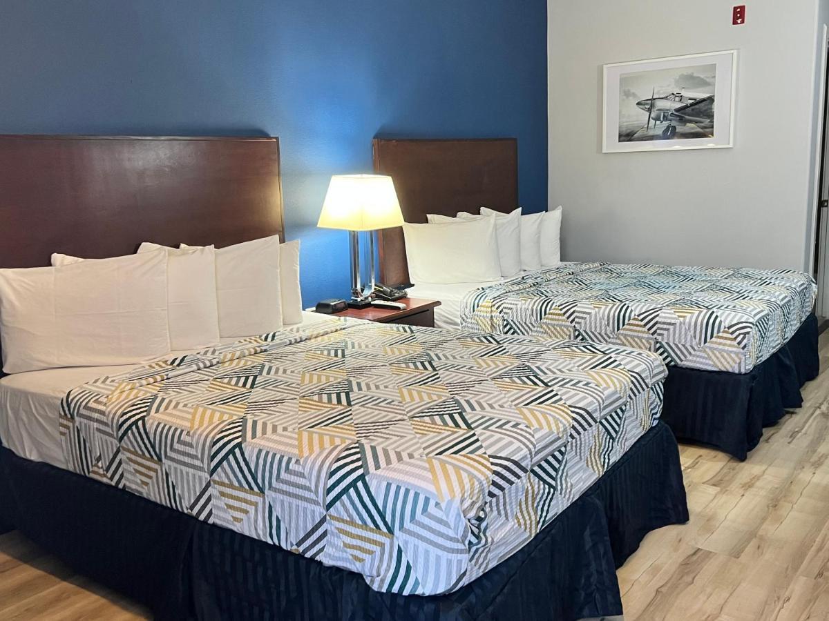 Baymont By Wyndham Ridgecrest Motel Buitenkant foto