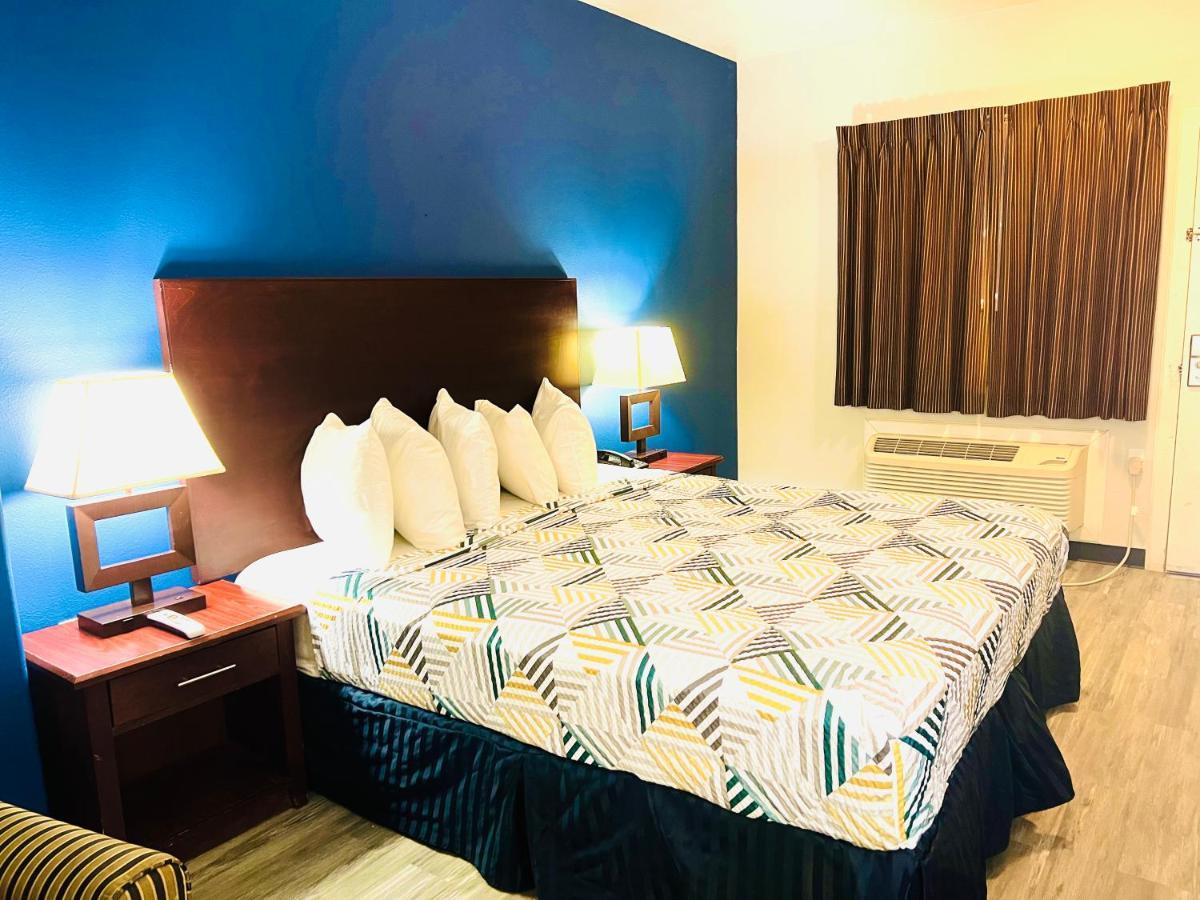 Baymont By Wyndham Ridgecrest Motel Buitenkant foto