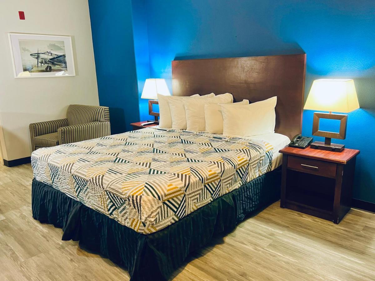 Baymont By Wyndham Ridgecrest Motel Buitenkant foto