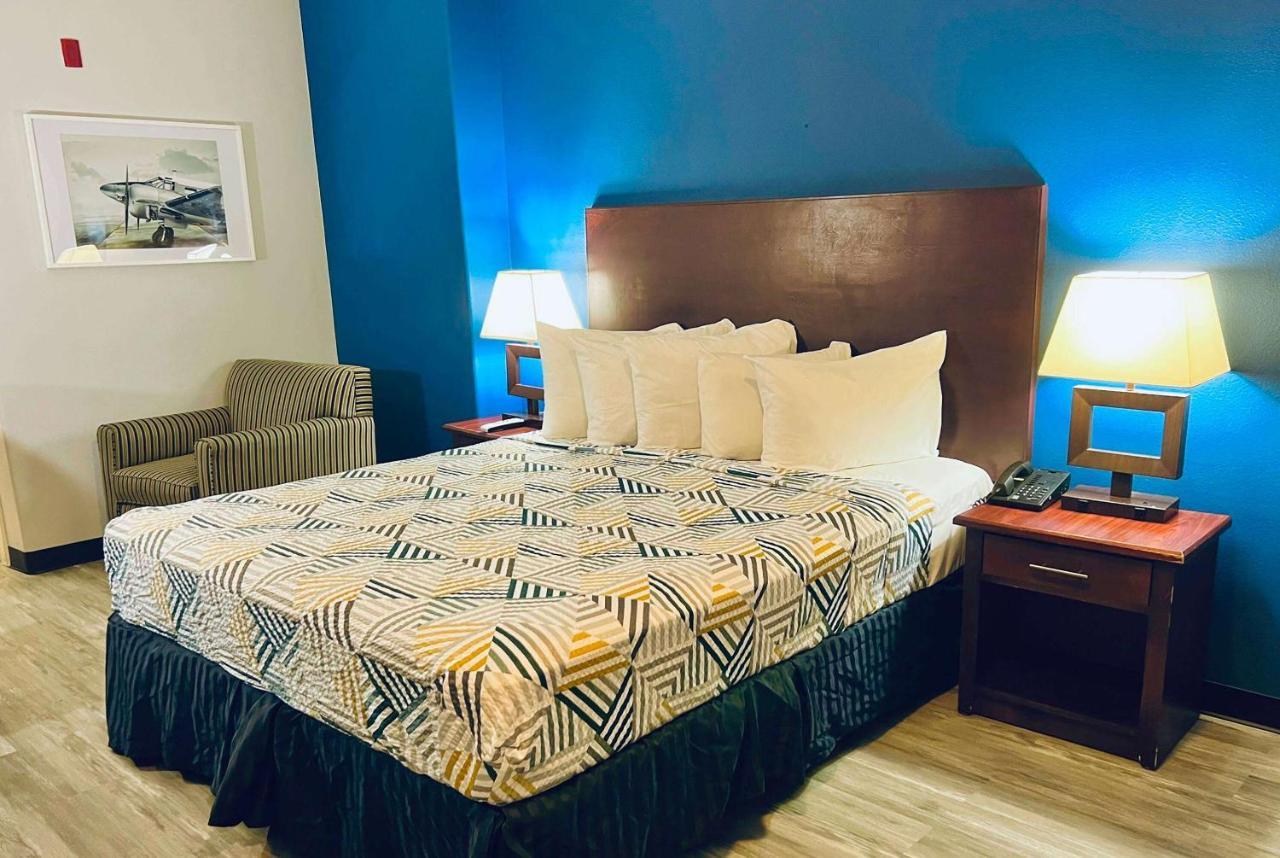 Baymont By Wyndham Ridgecrest Motel Buitenkant foto