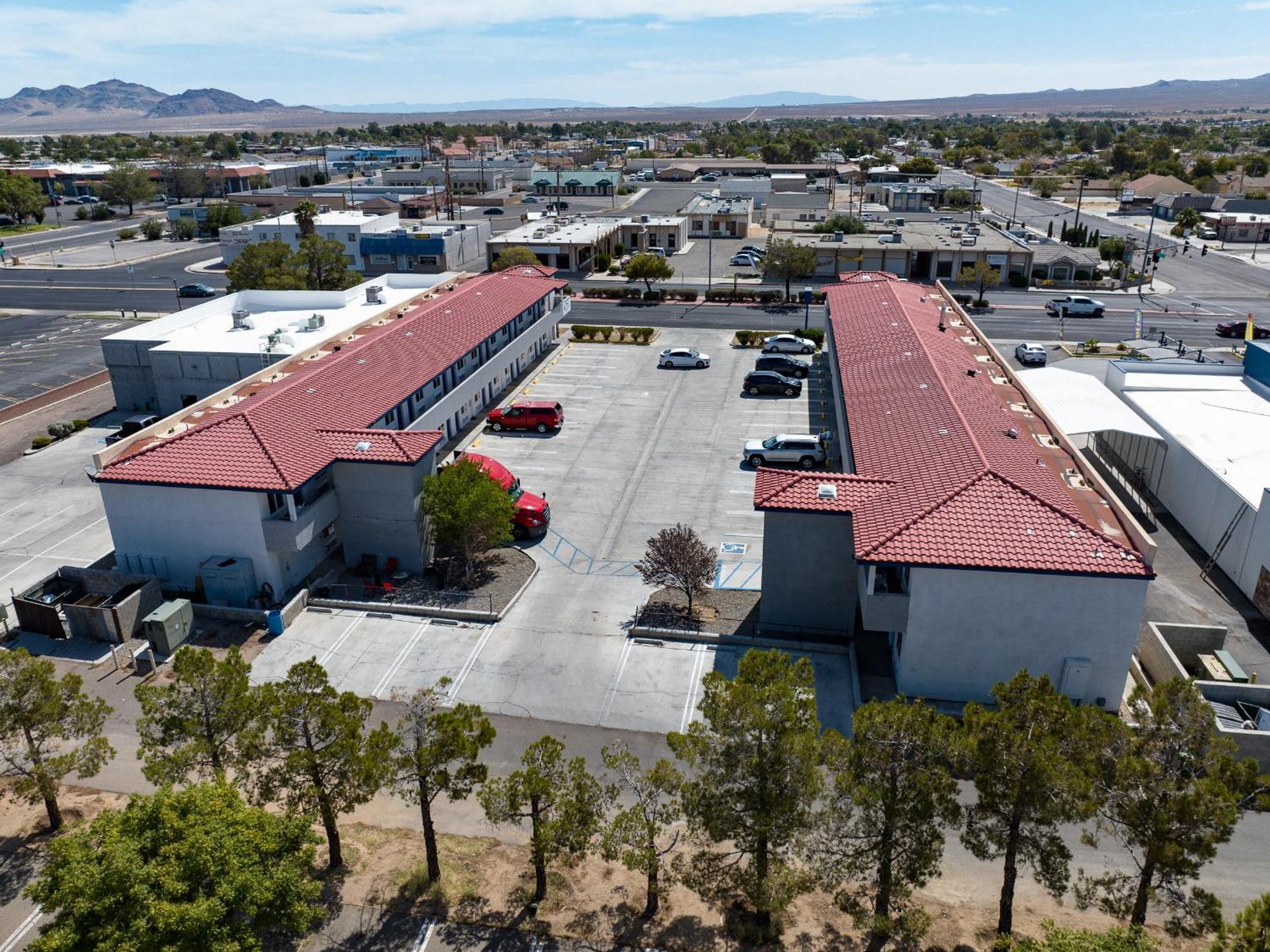 Baymont By Wyndham Ridgecrest Motel Buitenkant foto