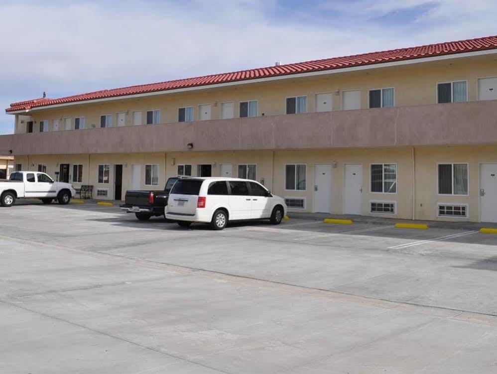 Baymont By Wyndham Ridgecrest Motel Buitenkant foto